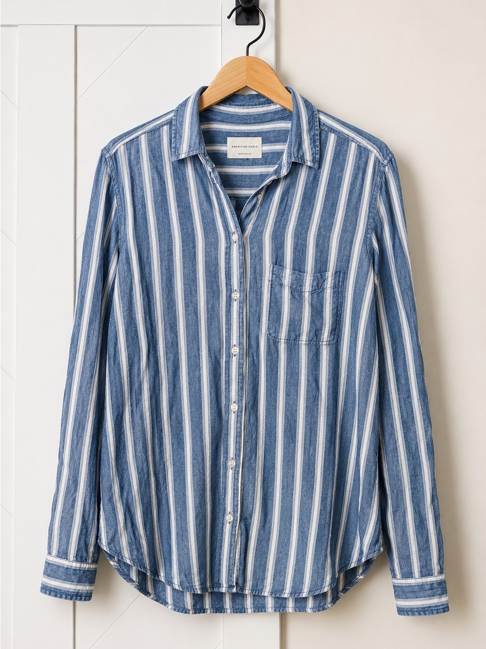 American Eagle Boyfriend Fit Blue White Stripe Button Front Shirt Large